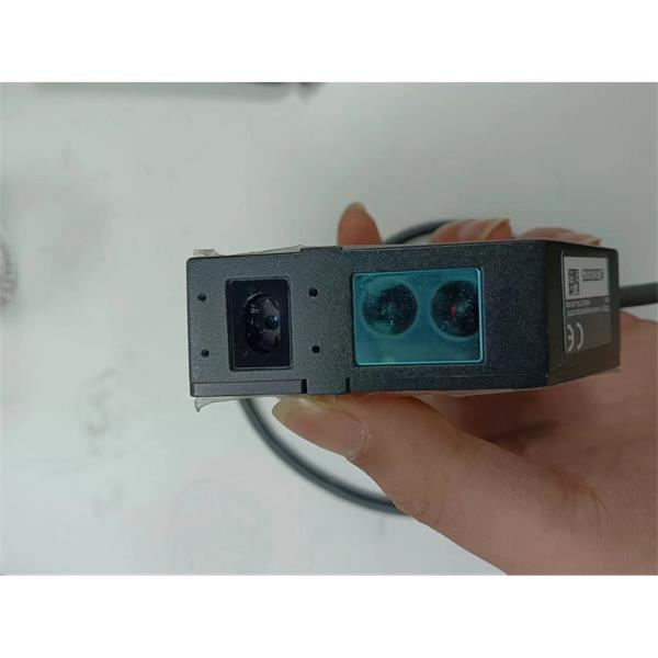 日本KEYENCE基恩士LK-G5000高精度CMOS激光位移傳感器感測(cè)頭LK-H155